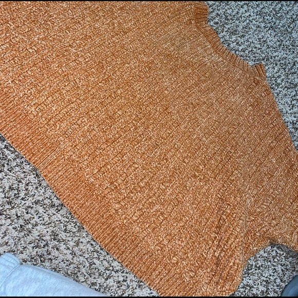 Cropped Sweater - Picture 2 of 3